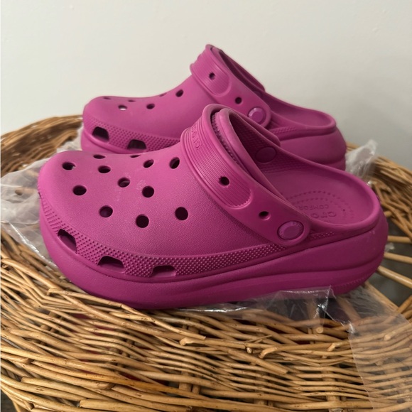 ‼️SOLD ‼️Platform crush pink crocs - Picture 1 of 2